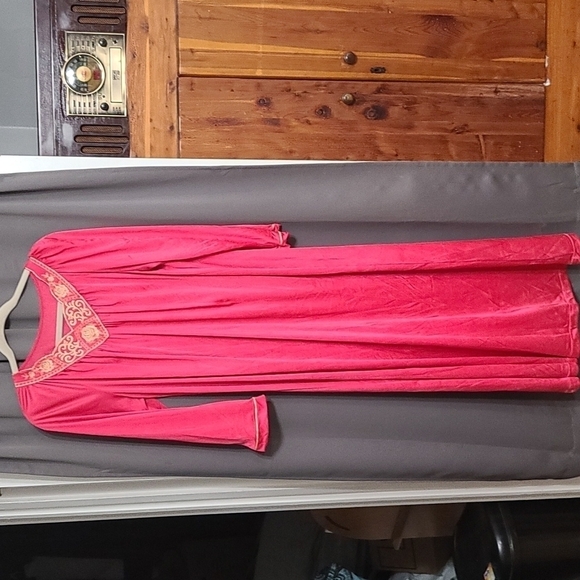 ShadowLine Other - VTG ShadowLine Womens Long Nightgown Red/Gold Embroidery V-neck USA Size S GUC